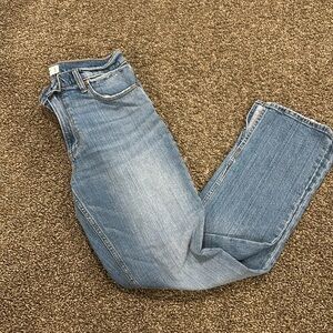 Like new! Abercrombie straight leg jeans.